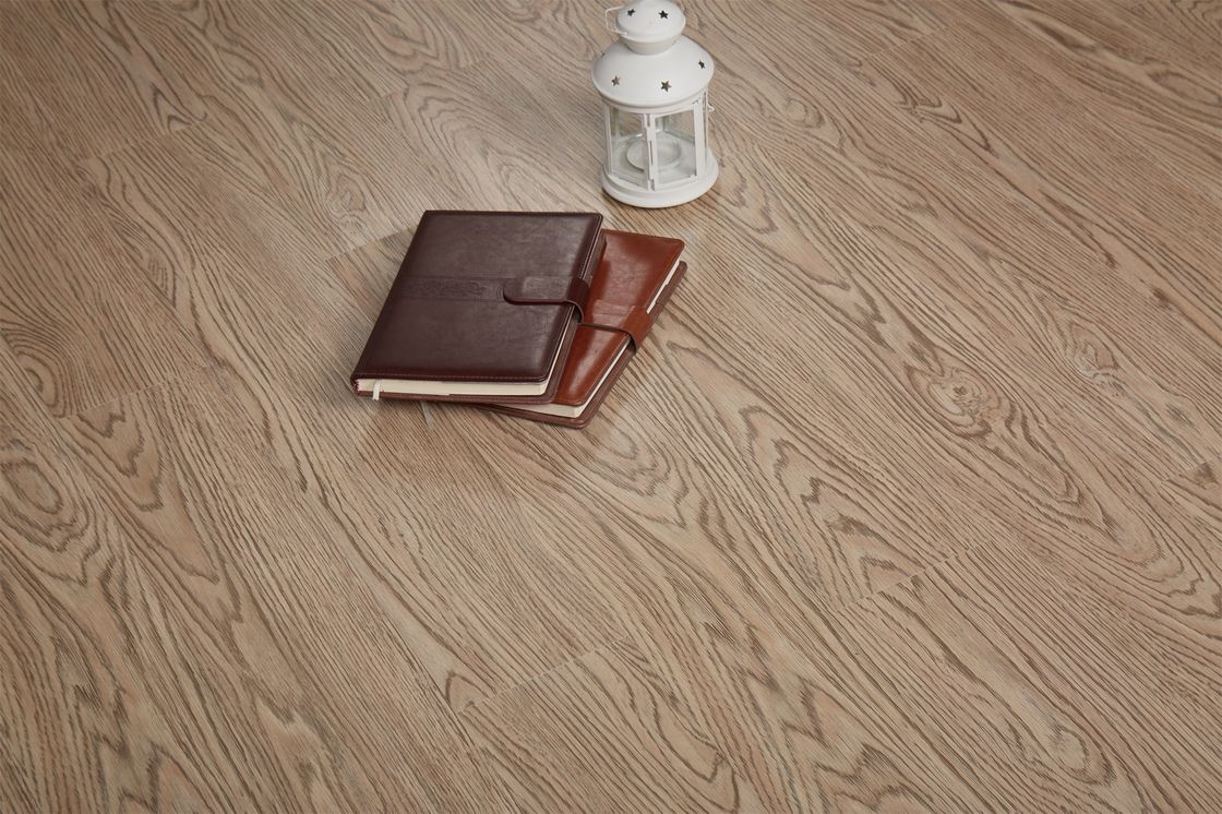 ارتداء مقاومة LVT الأرضيات 152.4mmx914.4mm سهلة التنظيف الألياف الزجاجية Unilin انقر