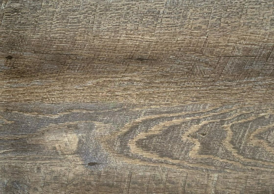 ألواح الأرضيات البلاستيكية ذاتية اللصق LVT 152.4mm X 914.4mm Wood منقوش