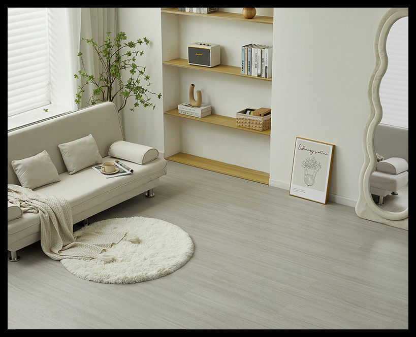 عرض الأرضيات LVT 7.25 بوصة / 183mm متطابقة أو سطح ساطع لامع طبقة ارتداء الطبقة العليا